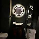Near Airport Modern, Stylish Apartman *