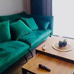 Apartman Near Airport Modern, Stylish Varsó