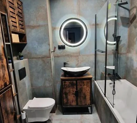 Near Airport Modern, Stylish Varsó