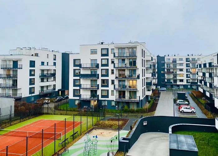 Near Airport Modern, Stylish Apartman Varsó