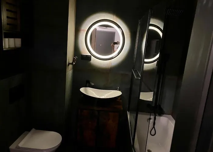 Near Airport Modern, Stylish Apartman *