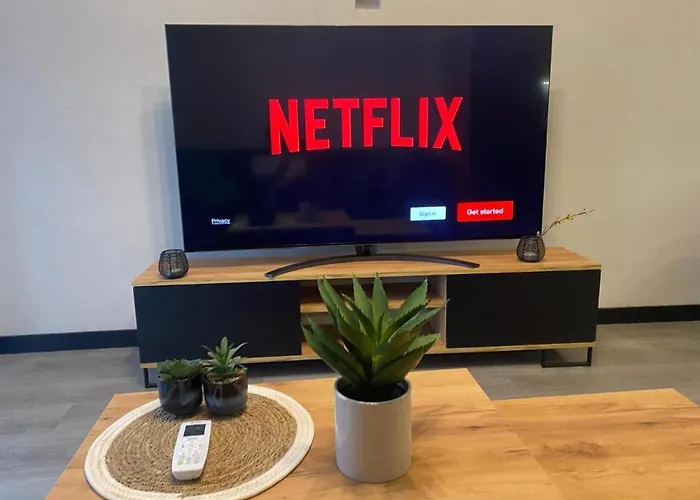 Near Airport Modern, Stylish Apartman *